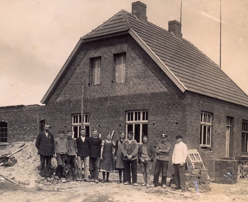 1934 - Bau des ersten Firmengebäudes